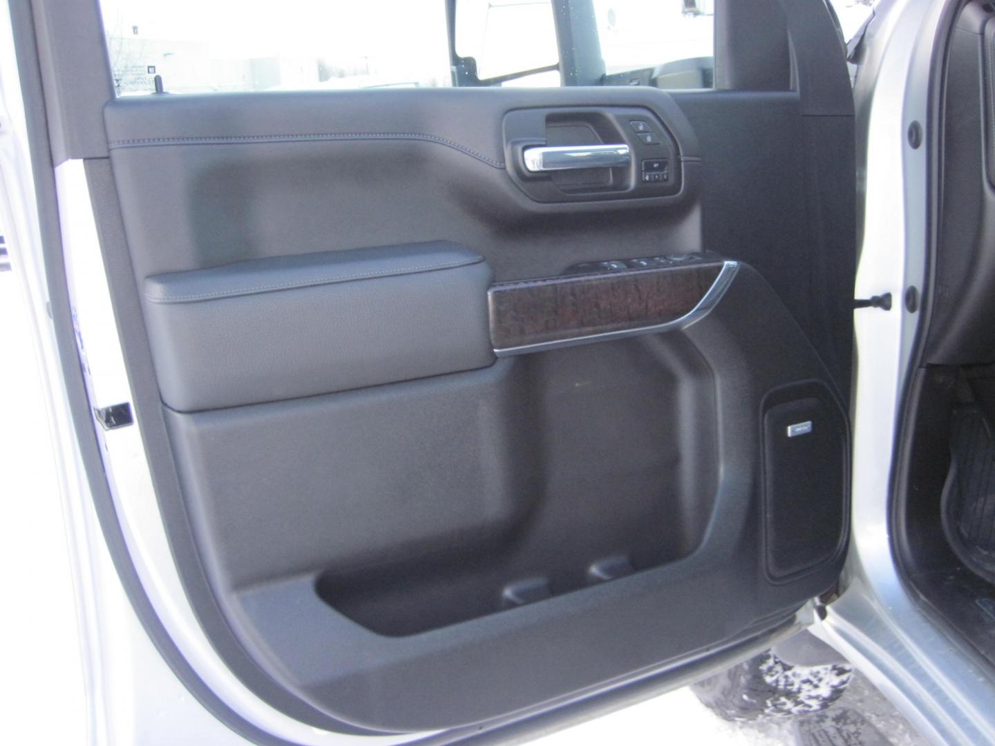 2021 silver /black GMC Sierra 2500HD Denali (1GT49REY0MF) , located at 9530 Old Seward Highway, Anchorage, AK, 99515, (907) 349-3343, 61.134140, -149.865570 - Low Miles on the GMC Sierra 2500 Denali Diesel. Come take a test drive. - Photo#7